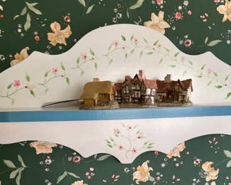 Set 2 painted decorative shelves 