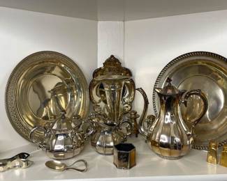 Large collection of Sterling & Silverplate serving & decor pieces: Eugen Ferner, Celtic Quality Plate, International Silver Co, Meriden B. Company, & more 