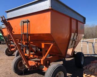 BRADFORD 225 GRAVITY WAGON