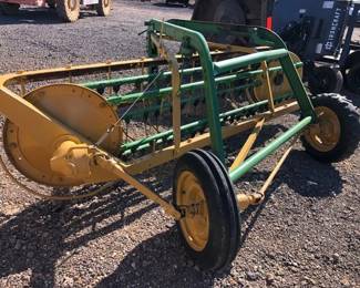 JOHN DEERE HAY RAKE