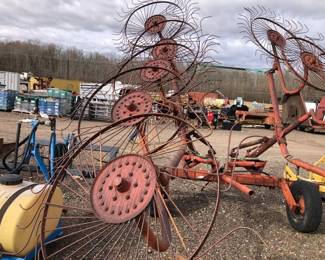 GEHL 420 10 WHEEL HAY RAKE