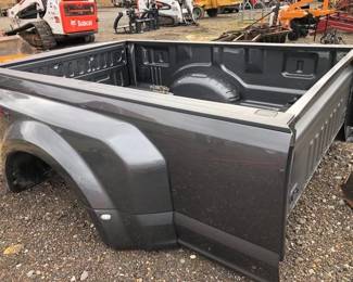 FORD DUALLY TRUCK BED HITCH
