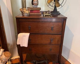 Oak three drawer chest
