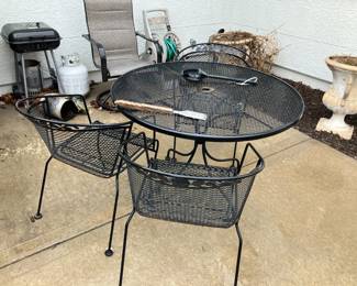 Wrought iron table w 4 chairs