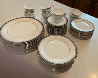 60-piece set Royal Doulton china "Sarabande"