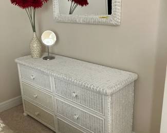 Wicker dresser w 6 drawers