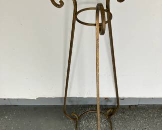 Iron pot stand