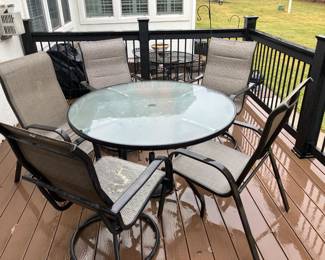 Glass top patio table w 4 swivel chairs