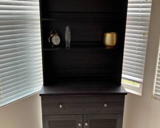 6' cabinet w shelf