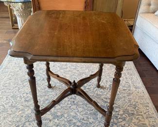 Accent table