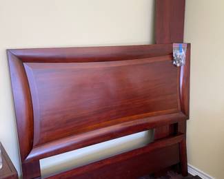 Queen size Contemporary bed