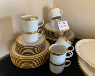 40 piece set of china