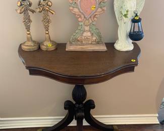  Accent table