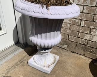Outdoor urn