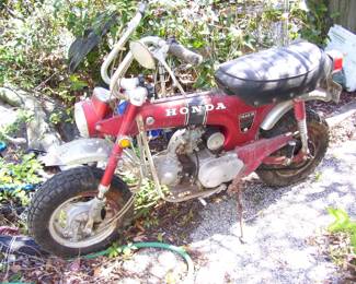 Honda Trail 70 Mini Bike - garage kept last 20 years. not running, no title.