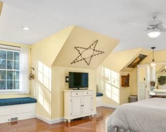 Pottery Barn Teen Vanity and Star Light for Sale