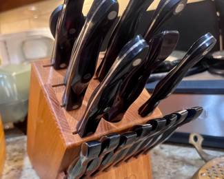 Like new $1500 19 piece Cutco Knife set! It's amazing!