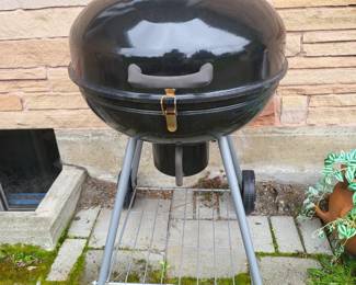 97 MrBarBQStandUpCharcoalKettleGrill