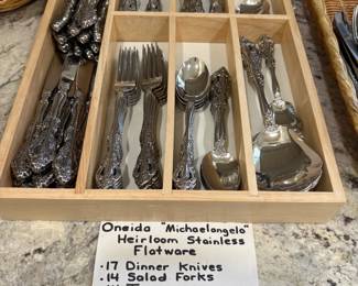 Oneida Michelangelo Heirloom 
76 Piece Set