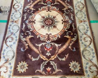 100% Wool Tufted Oriental Area Rug with Center Medallion