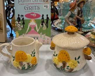 Arnel’s MCM Mushroom Cream & Sugar Set