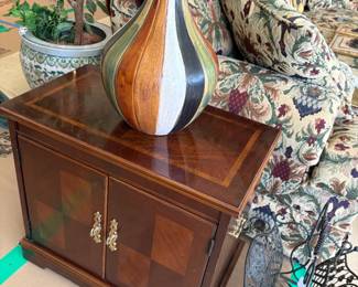 Henredon Historic Natchez Collection Serpentine Nightstand 