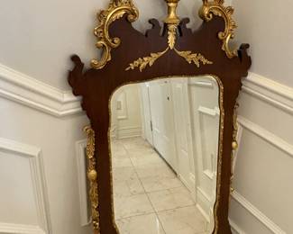 Henredon Historic Natchez Collection Chippendale Style Mahogany & Giltwood Beveled Mirror with Crest