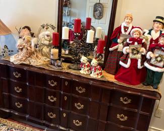 Henredon Folio Fourteen Dresser with Mirror