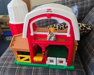 day care Fisher Price barn