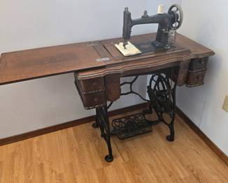 Domestic 1910 sewing machine