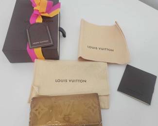 Louis Vuitton Vernis Key Holder with Original Box and Dust Bags - Retail: $225