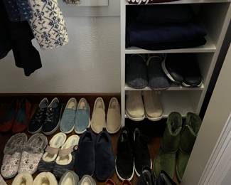 Approximately 75-100 pairs of women’s shoes, most U.S. size 7.5-8.0. Brands include Clarks, Ryland, Earth Origins, Skechers, Vionic, Miz Mooz, Duckfeet, and others.