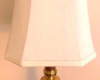 125 Lamp - 20" Tall You are buying a used as-is electric/electronic item. We do not guarantee all components are present, and if it is not expressly stated, it is untested.