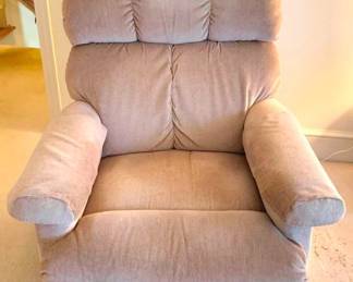 85 La-Z-Boy Recliner - 42" x 32" x 36"