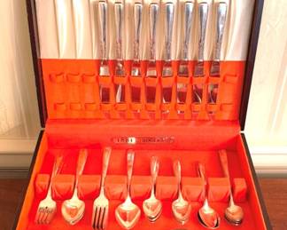 41 54 Piece Set Silver Plated Flatware & Wood Box