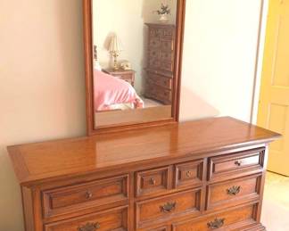 158 Thomasville Dresser & Mirror - 86" x 66" x 22"