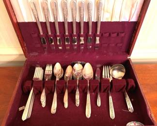 42 59 Piece Set Silver Plated Flatware & Wood Box