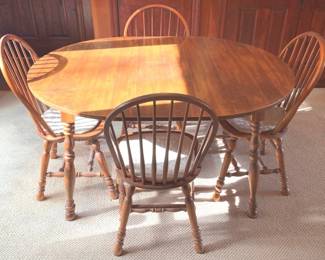 182 Vintage Windsor Dinette Set Table - 44" x 53"x 29.5"