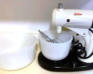 251 Vintage Sunbeam Stand Mixmaster w/ Bowls & Beaters
