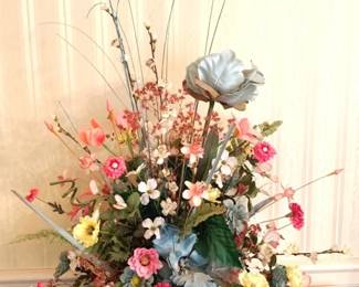 43 Faux Flower Decoration & Mirror Tray