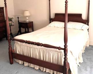 136 Mahogany Full Size Poster Bed & Bedding 66" x 84" x 58"