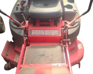 Snapper Commercial Mower; Briggs & Stratton engine 650 series