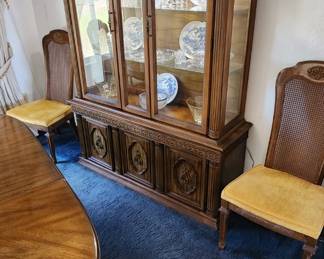 $2,500 - 1960 Vintage Thomasville Breakfront China Cabinet