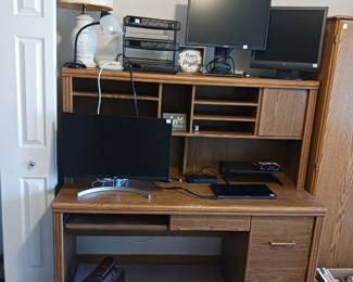 Kids office desk in good condition 10 bucks