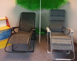 Portable outdoor lounge chairs
