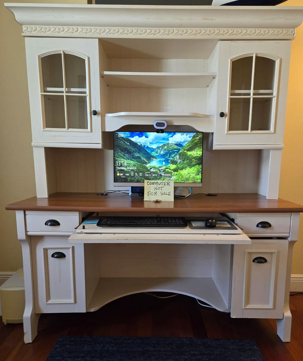 computer hutch