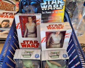 STAR WAR COLLECTIBLES