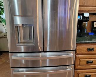Kitchen refrigerator with ice and water dispenser