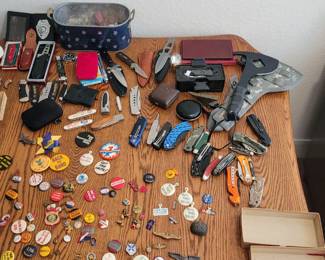 Pocket knives and vintage pins