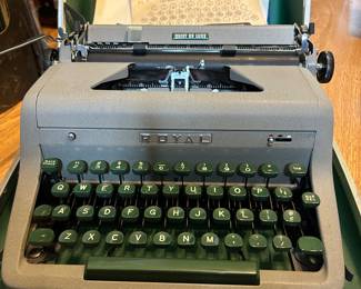 Manual typewriter
